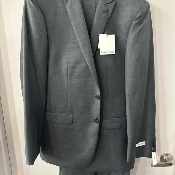 Calvin Klein Men's Size 44 Wool Grey Suit & 37W $699 NWT - Picture 3 of 8